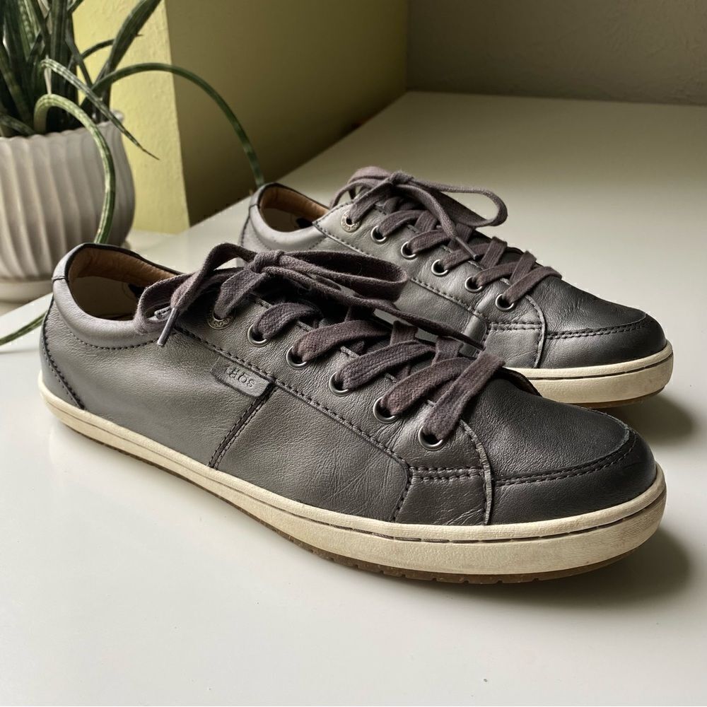Taos Onward pewter metallic leather sneaker 9.5